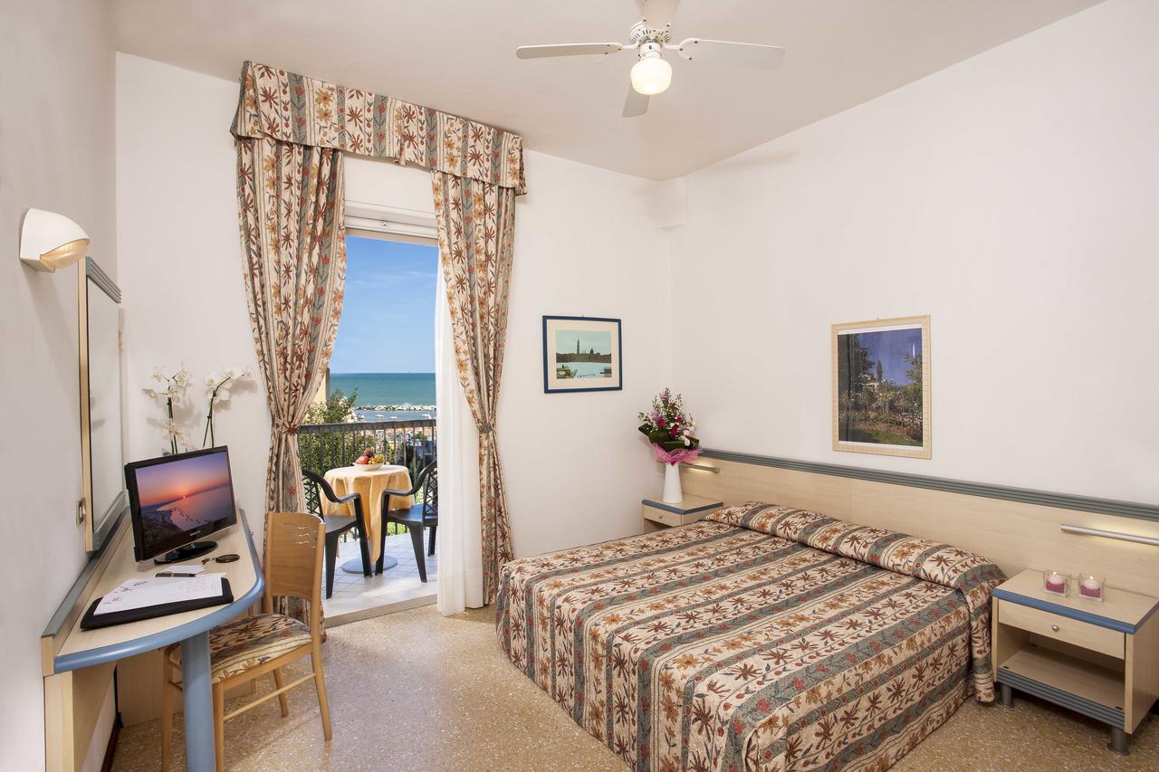 Hotel Brig Cattolica Luaran gambar